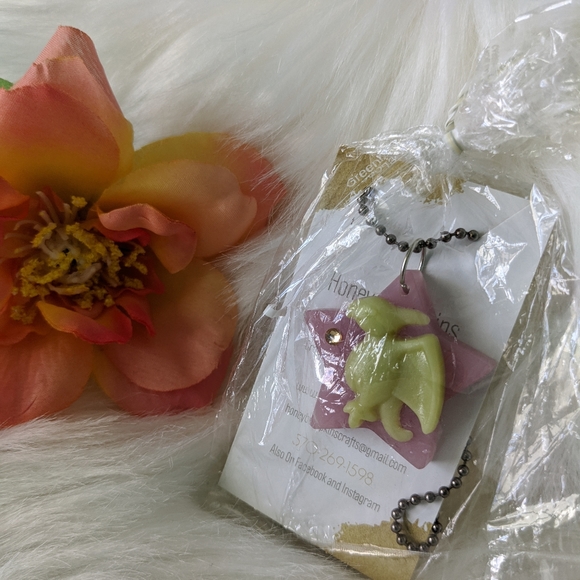 🌈BOGO🌈 Resin Necklace - Pterodactyl - Picture 6 of 6